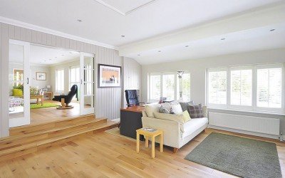 3 scaune nelipsite dintr-un penthouse de lux 3 scaune nelipsite dintr-un penthouse de lux