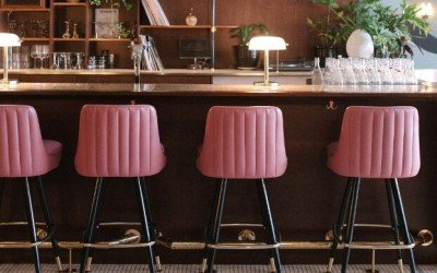 Why do you need to keep in mind when choosing chairs for a café / restaurant?