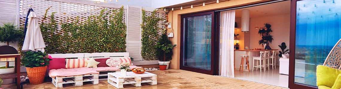 Amenajare balcon deschis: cum să creezi un spațiu în aer liber perfect pentru relaxare?