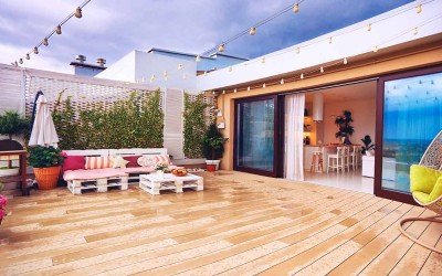 Amenajare balcon deschis: cum să creezi un spațiu în aer liber perfect pentru relaxare?