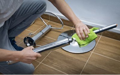 Cum sa demontezi scaunele de bar – tutorial video si ghid practic