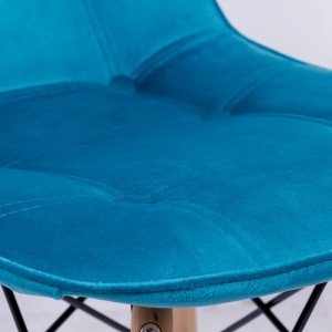 Scaun living din catifea si picioare din lemn BUC 232V albastru Scaun living din catifea si picioare din lemn BUC 232V albastru