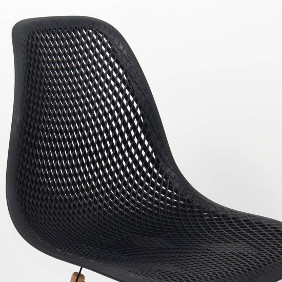 Scaun modern din plastic cu picioare din lemn de fag BUC 254 negru