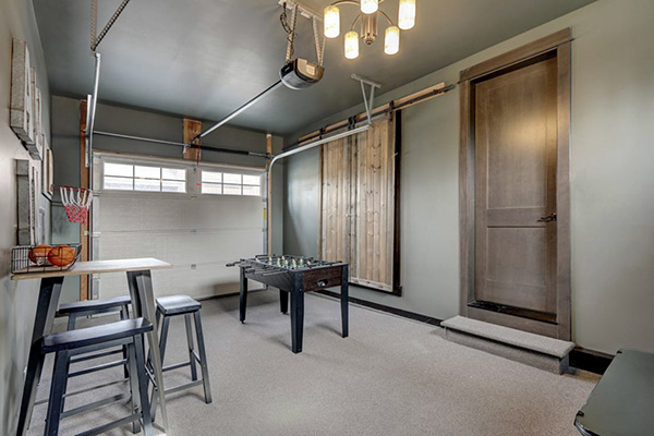 amenajare-garaj-spatiu-multifunctional-scaune-de-bar