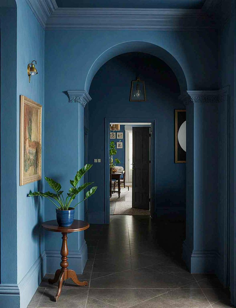 Amenajarea holului in culori reci